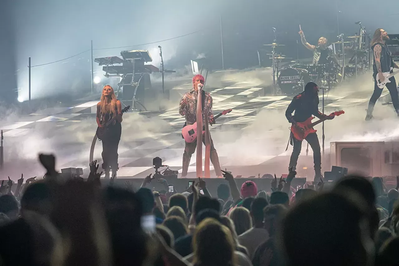 Image: Photos from the Machine Gun Kelly and Avril Lavigne show at Detroit’s Little Caesars Arena