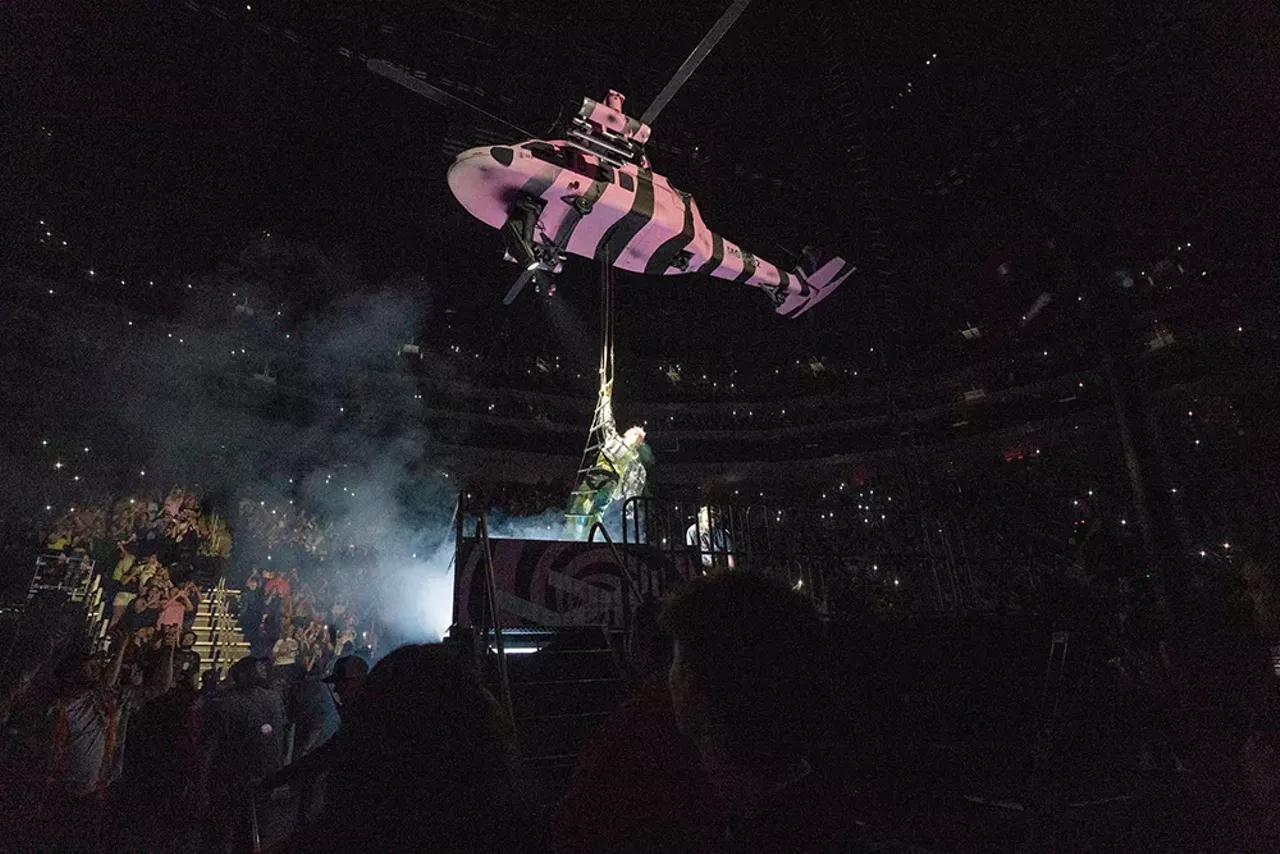 Image: Photos from the Machine Gun Kelly and Avril Lavigne show at Detroit’s Little Caesars Arena