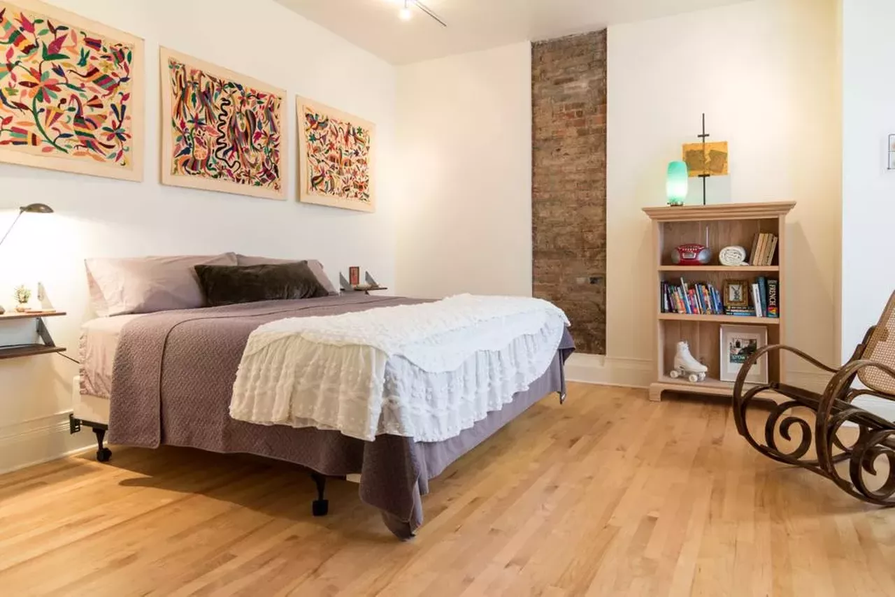Neighborhood Beauty: Sun-filled and spacious