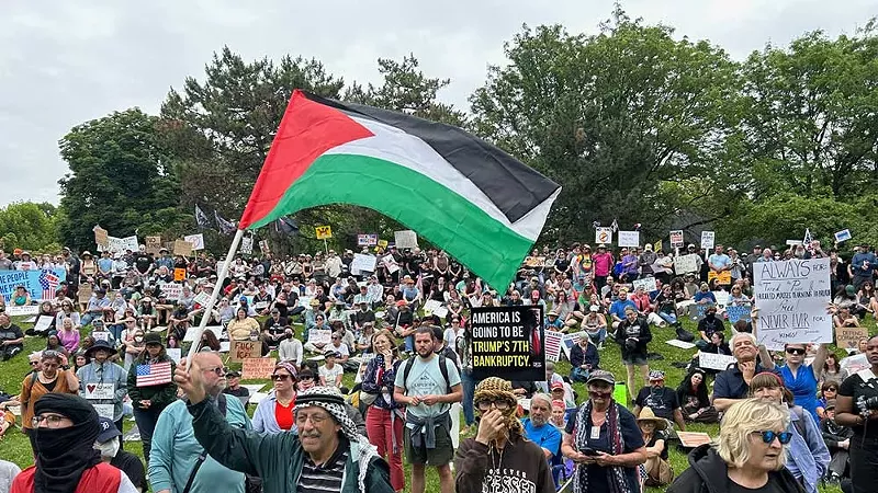 Image: Photos show powerful turnout at Detroit ‘No Kings’ protest against Trump