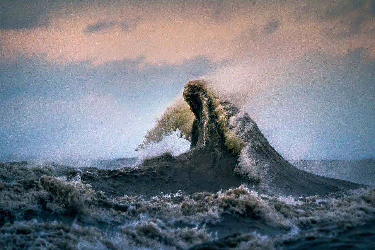 “I typically hunker down on the water’s edge and shoot with a long telephoto lens. The winds during these storms can get very powerful to gale force, so you need a good center of balance to keep yourself steady. I’ve endured wind gusts over 100km per hour and it is a challenge to keep both the camera and myself steady. The pelting of sand, rain, sleet, snow and debris can wreak havoc on your eyes and equipment.”