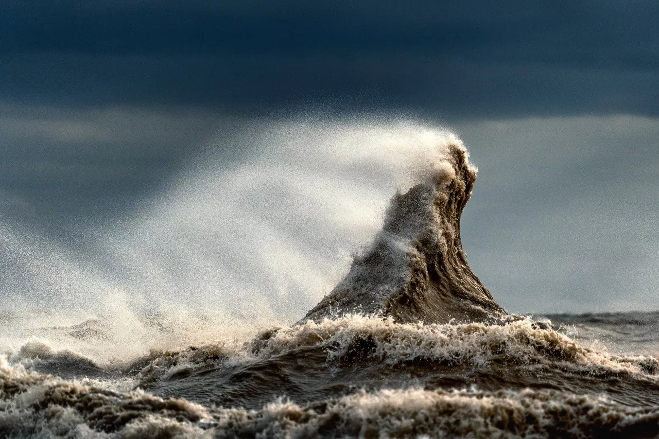 “I find photographing waves, landscapes, astro or wildlife to be very soothing. It gets my mind off of things and is very meditative. I’ve always loved the animals and the great outdoors, so I spend as much time as I can immersed in it. It simply feels like home to me.”