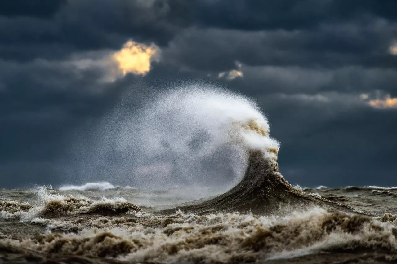 “I absolutely love being able to share my work with others who would not otherwise be able to witness such an event, due to fear, disability or illness. It makes my day when someone thanks me for enduring the pounding from the storm so that they can feel like they were right there beside me watching it unfold."