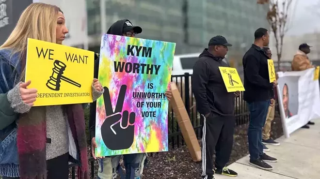 Image: Protesters accuse Prosecutor Worthy of stalling on wrongful convictions