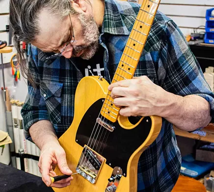 Jason “The Rock Mechanic” Portier makes a repair at Guitar Hi-Fi.