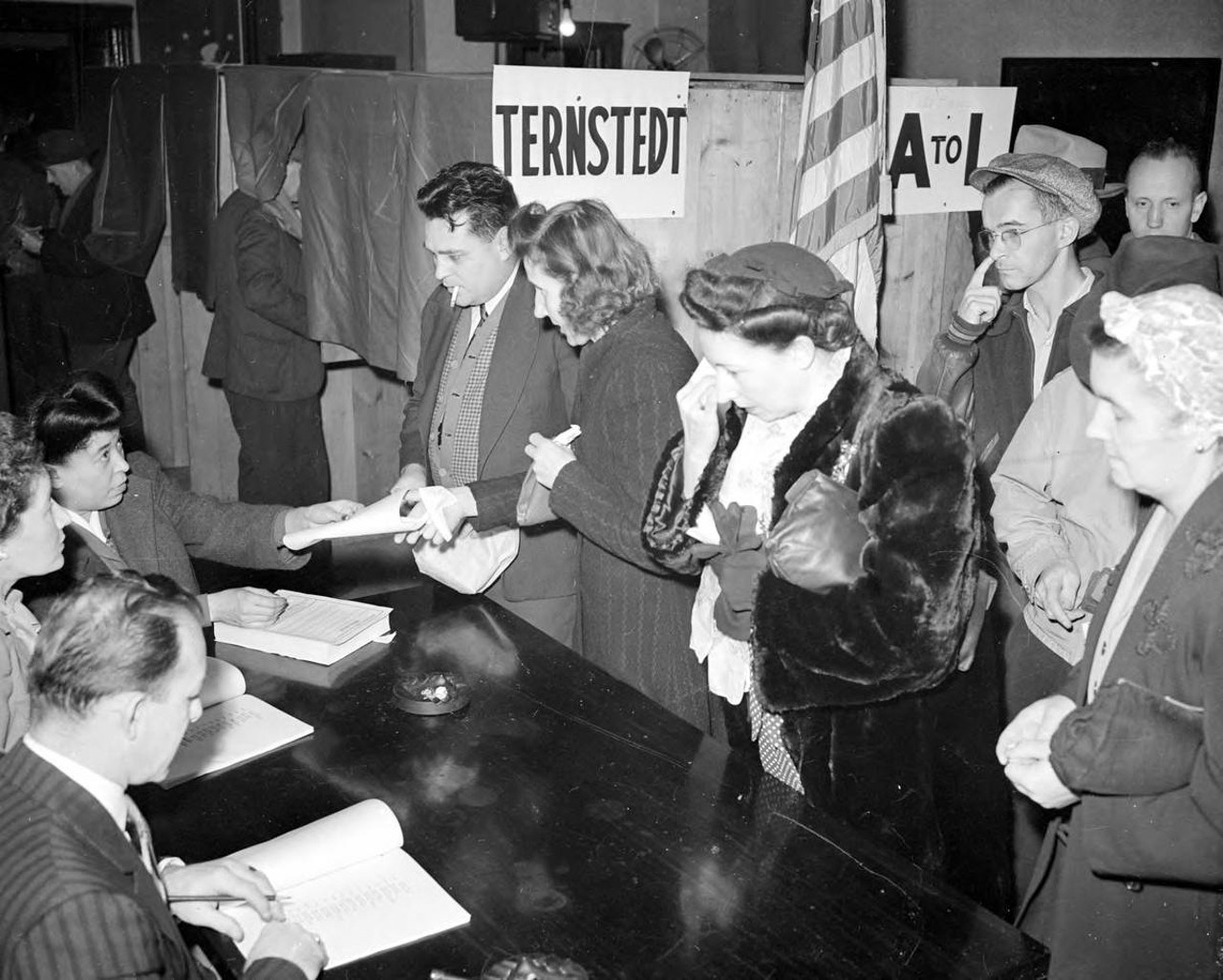 
Oct. 24, 1945: UAW members line up to vote on whether to strike General Motors.