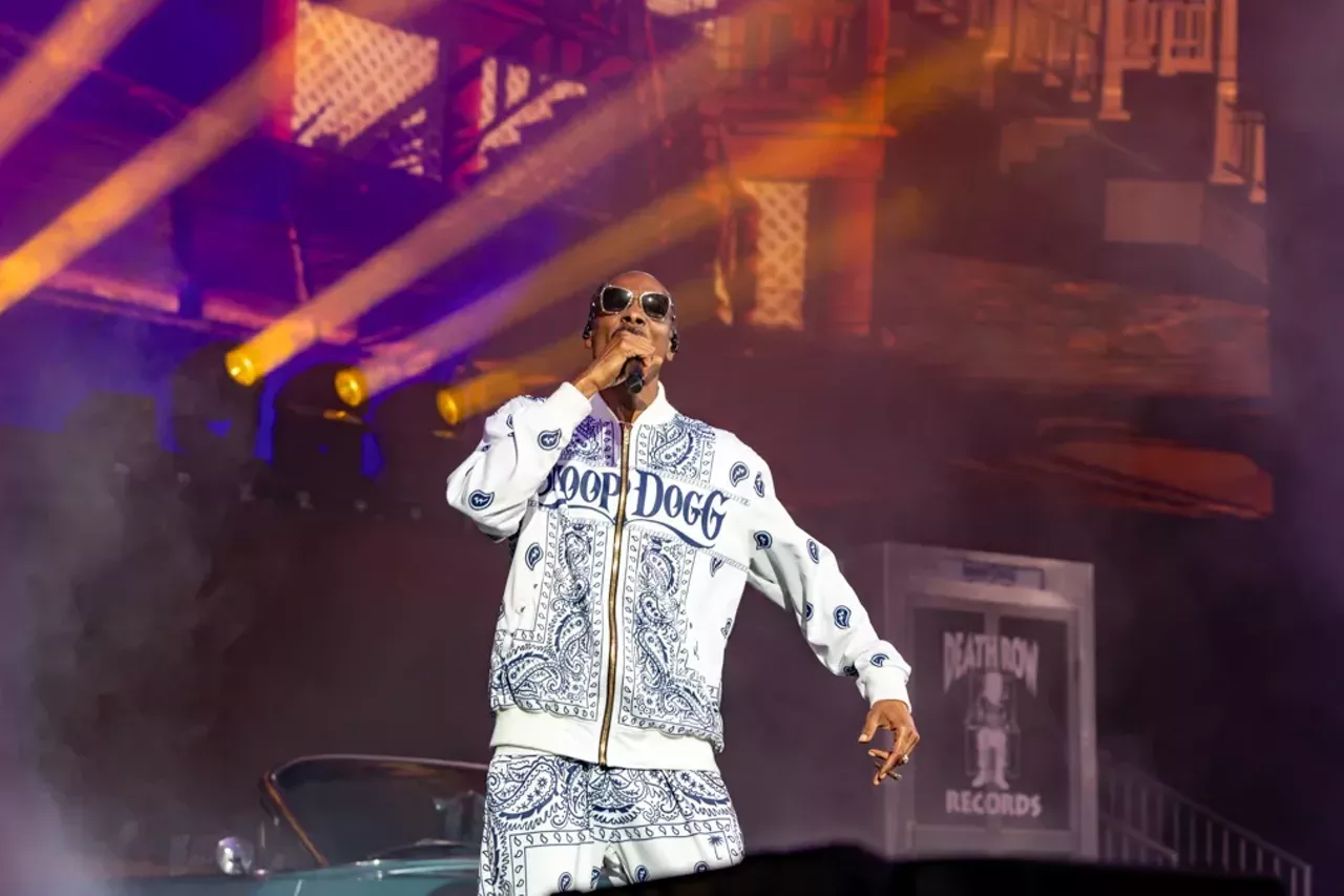 Image: Snoop Dogg and fans lit up Pine Knob