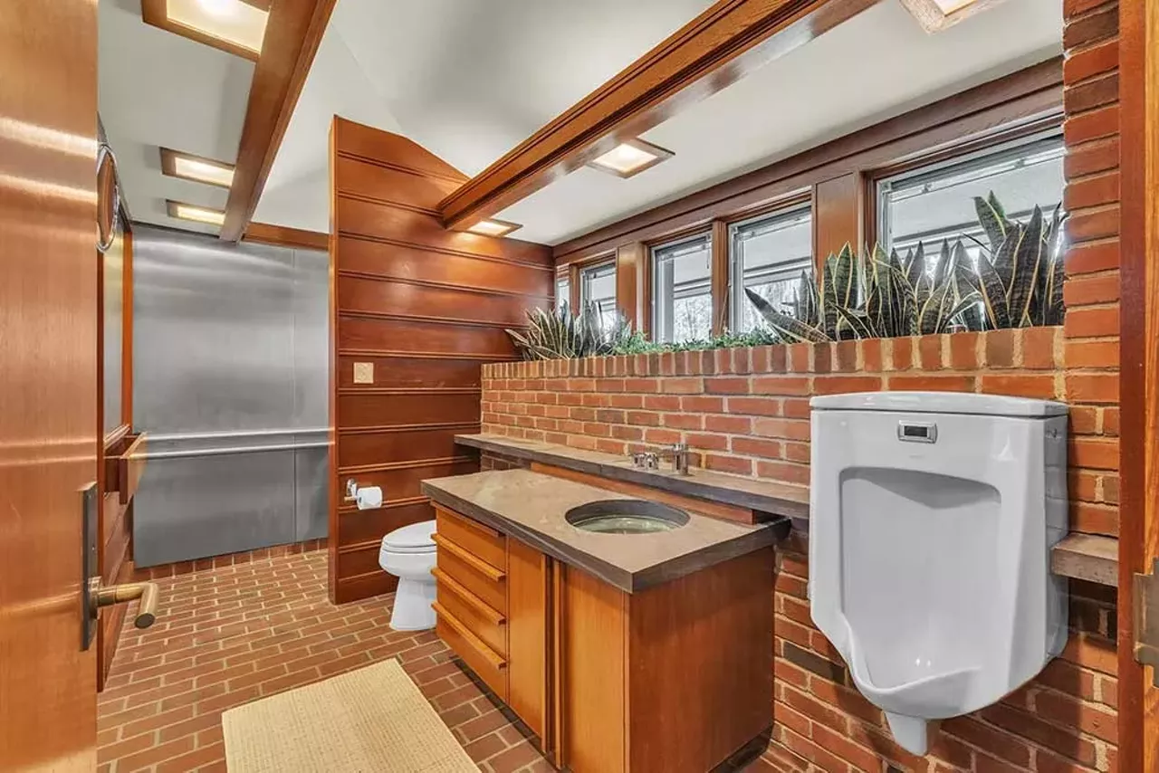 Image: Sprawling barn-themed Ann Arbor mansion hits market [PHOTOS]