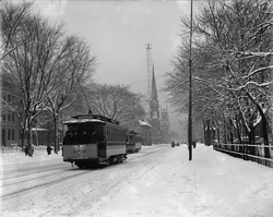 Streetcar on Woodward Avenue between 1900 and 1910.