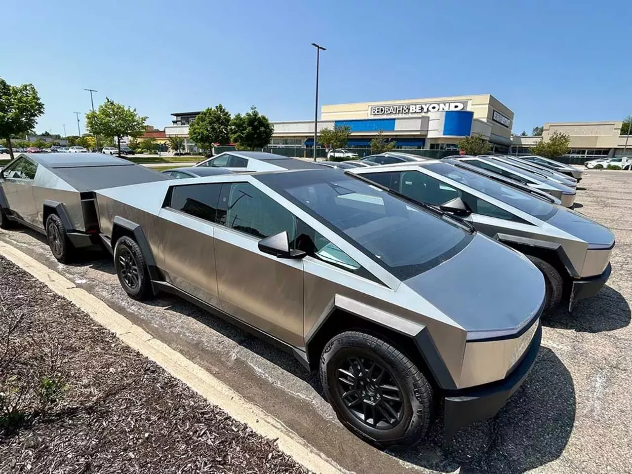 Image: Tesla dumping ground piles up in former Marvin’s Marvelous Mechanical Museum parking lot