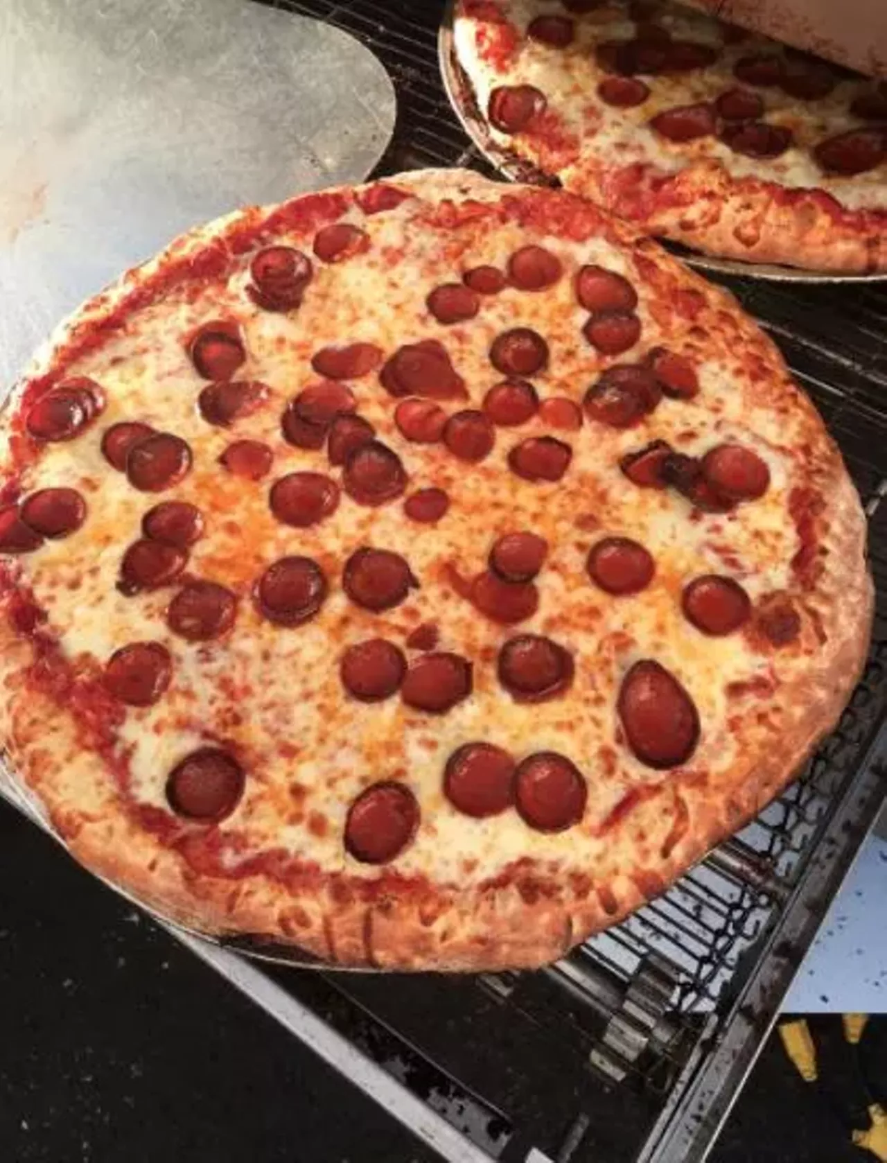 Best Round Pizza Green Lantern Pizzeria 48848 Romeo Plank Rd., Macomb; 586-221-2768; greenlanternlounge.com Photo via @GreenLanternPizza