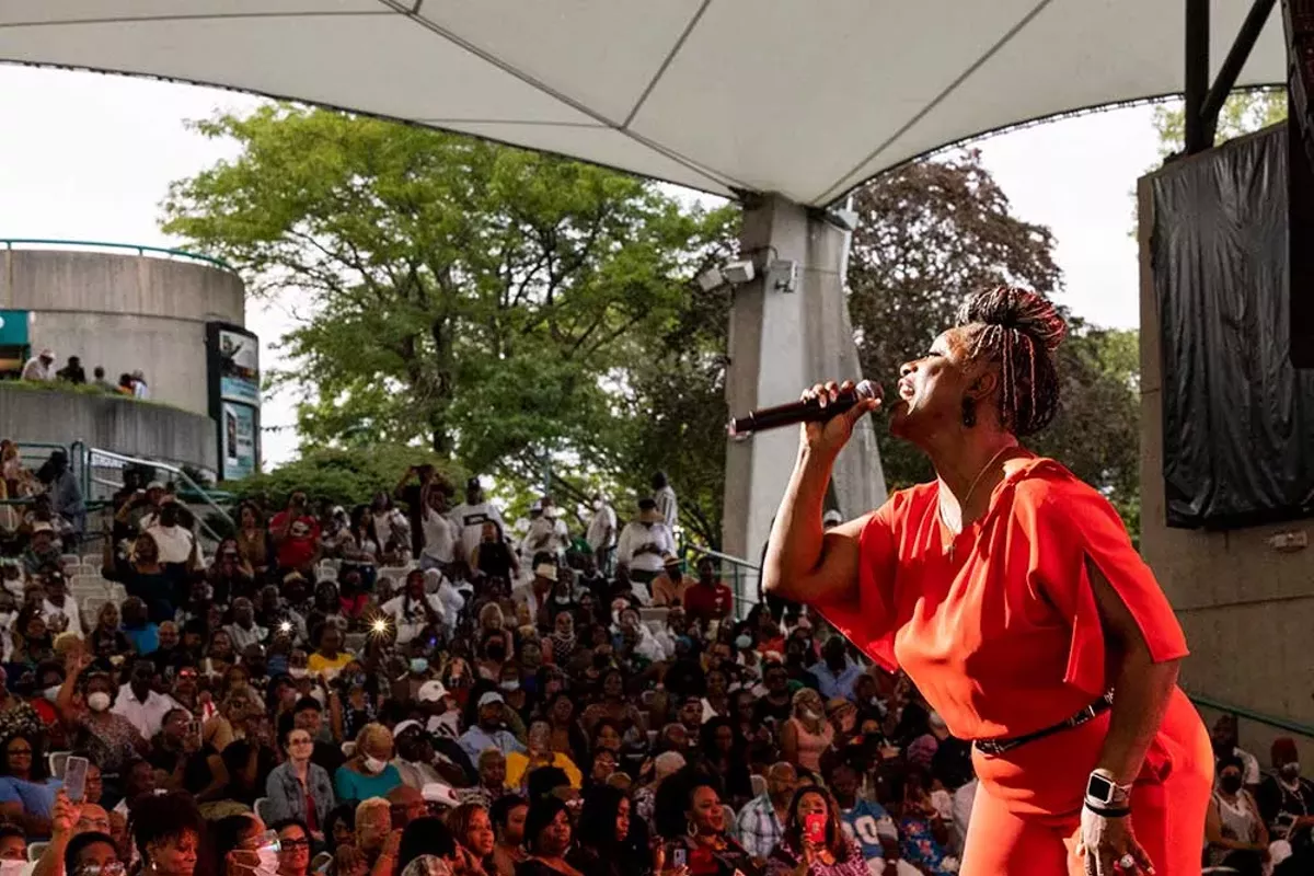 Image: Singer Regina Belle performs at The Aretha Franklin Amphitheatre in 2021.