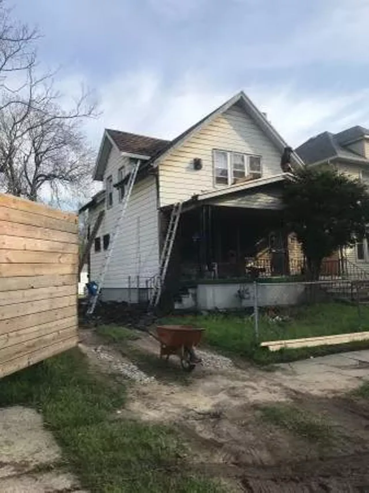 3br - 1400ft2 - Swap my house in Detroit for yours in California (Swap) Yeah, OK. Photo via Craigslist