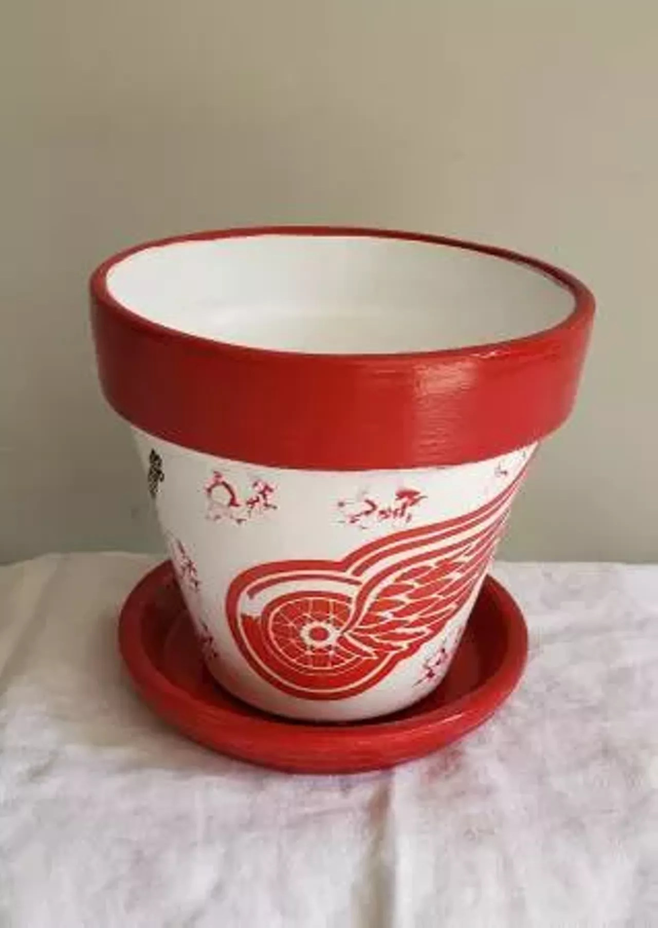 Detroit Red Wings Clay Pot Both hockey and plants are pretty hardcore, maybe this pot will help you cultivate a greener thumb. Photo via Craigslist