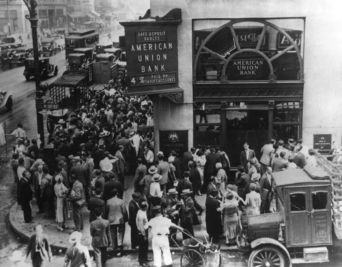 Image: Crowd at New York’s American Union Bank during a bank run early in the Great Depression.