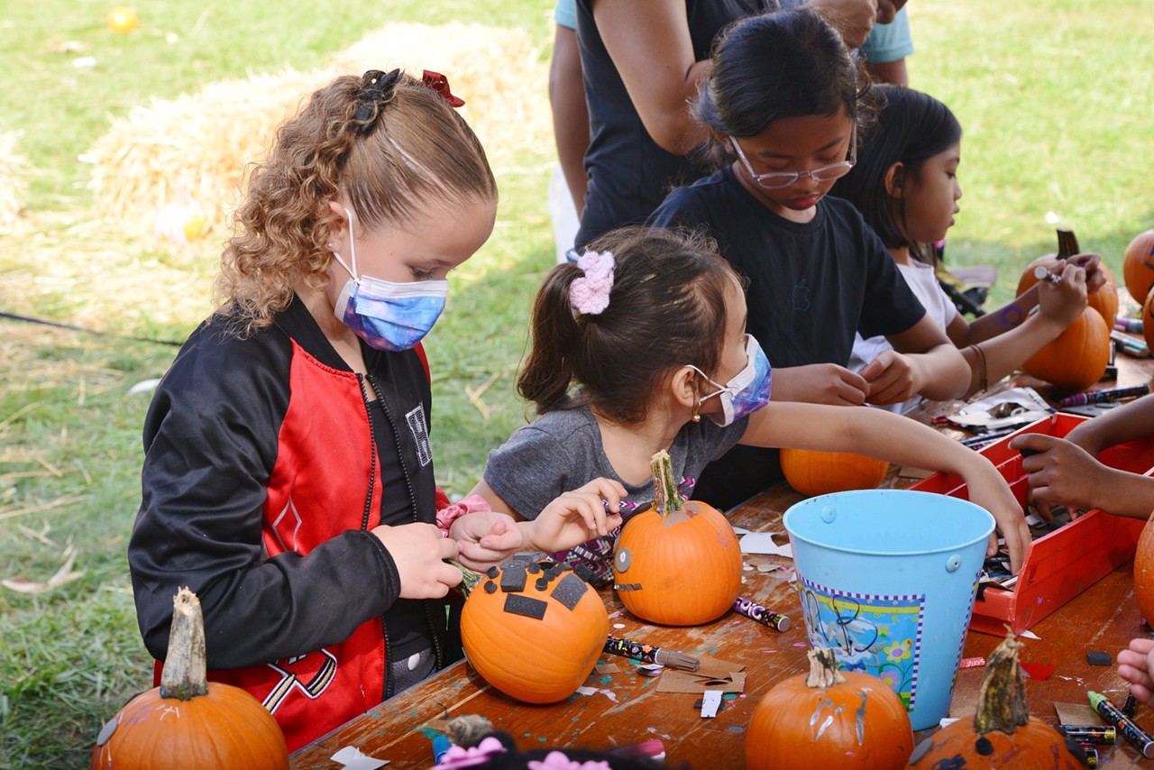 Detroit Harvest Fest
detroitharvestfest.com
Taking over the Dequindre Cut from Oct. 5-6, Detroit Harvest Fest offers family-friendly fun, live music, and a huge food truck rally. With activities like pumpkin decorating and hayrides, it’s a great way to celebrate fall with the whole family while supporting local vendors.