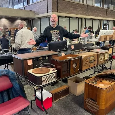Vendors set up shop at Southfield&rsquo;s Vintage Electronics Expo.