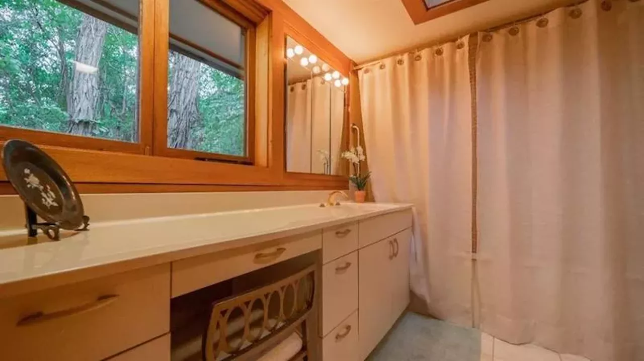 Image: There's a Frank Lloyd Wright house for sale just over Michigan's border &#151;&nbsp;let's take a tour