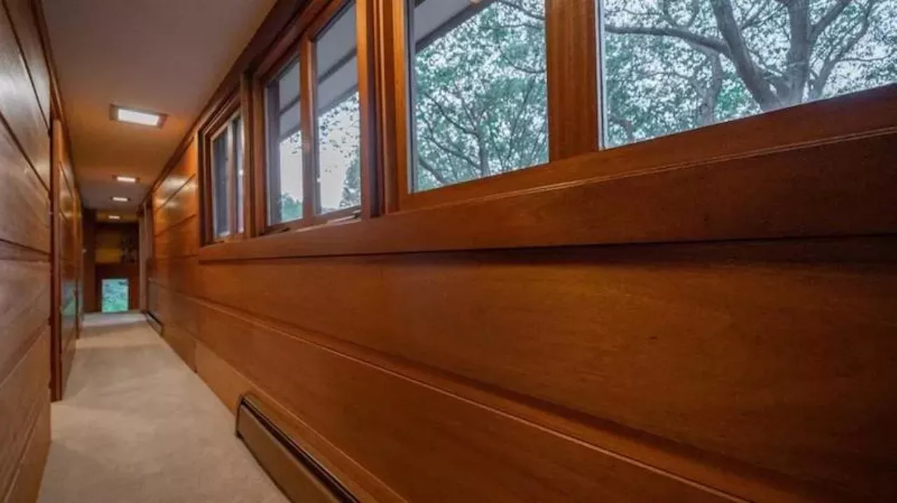 Image: There's a Frank Lloyd Wright house for sale just over Michigan's border &#151;&nbsp;let's take a tour