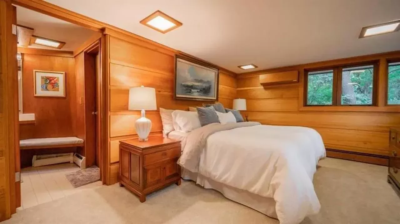 Image: There's a Frank Lloyd Wright house for sale just over Michigan's border &#151;&nbsp;let's take a tour