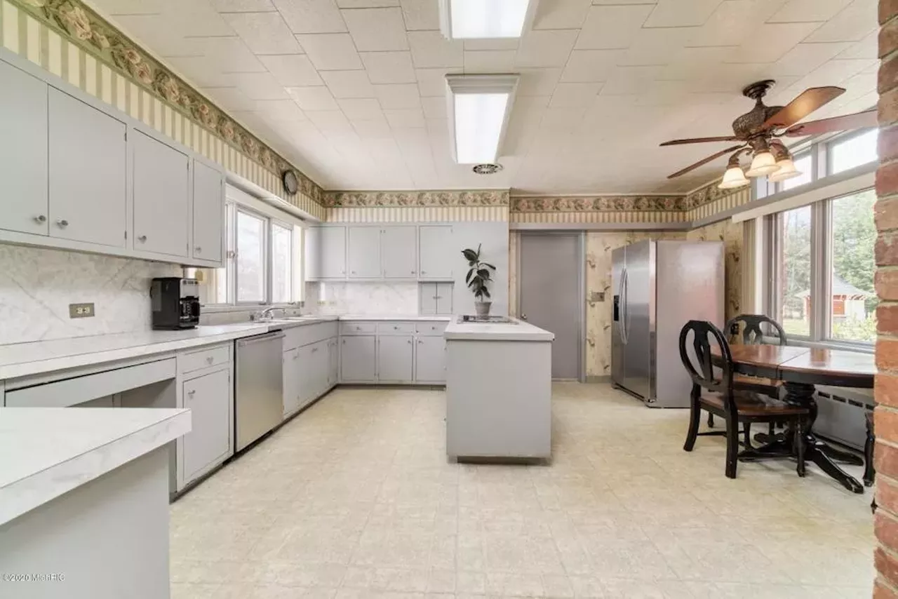 Image: This 145-year-old house in Manistee has a shagadelic carpet situation