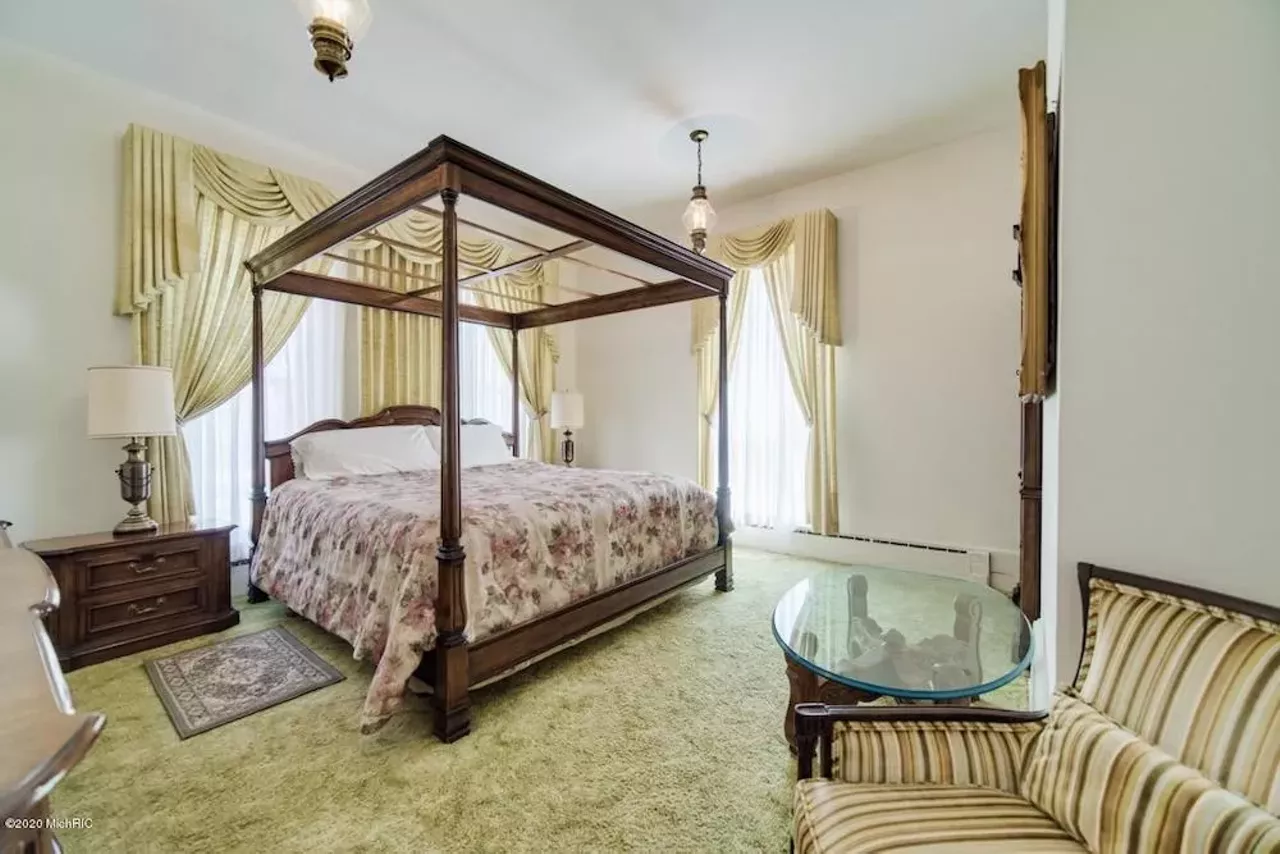 Image: This 145-year-old house in Manistee has a shagadelic carpet situation