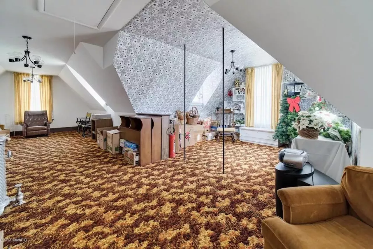 Image: This 145-year-old house in Manistee has a shagadelic carpet situation