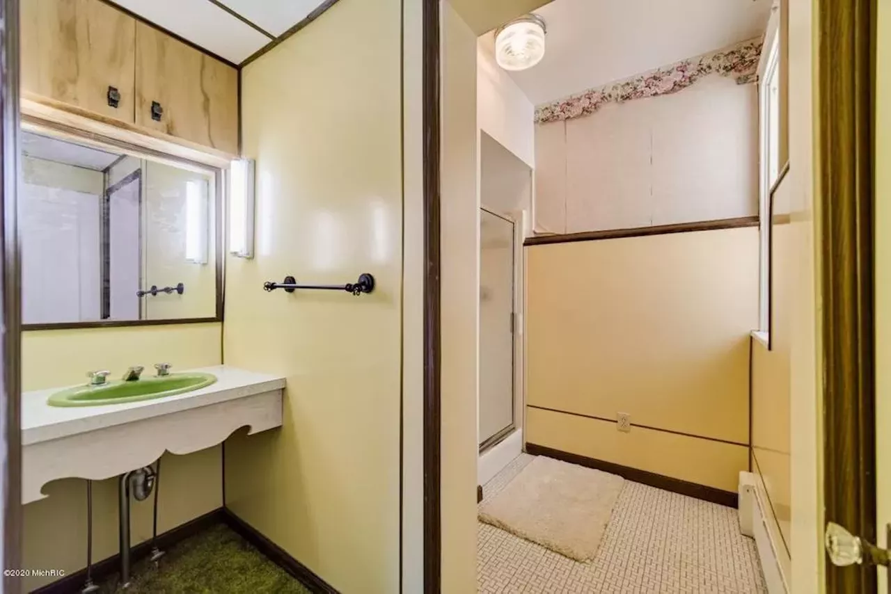 Image: This 145-year-old house in Manistee has a shagadelic carpet situation
