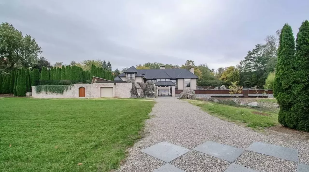 Image: This $1.79 million Ann Arbor mansion has a lagoon fit for a tiger king or queen &#151; let's take a look