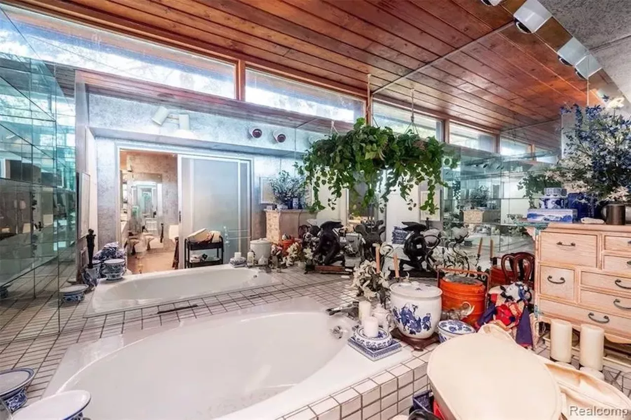 Image: This $2.7 million lakefront Minoru Yamasaki-designed home in metro Detroit has an indoor lap pool