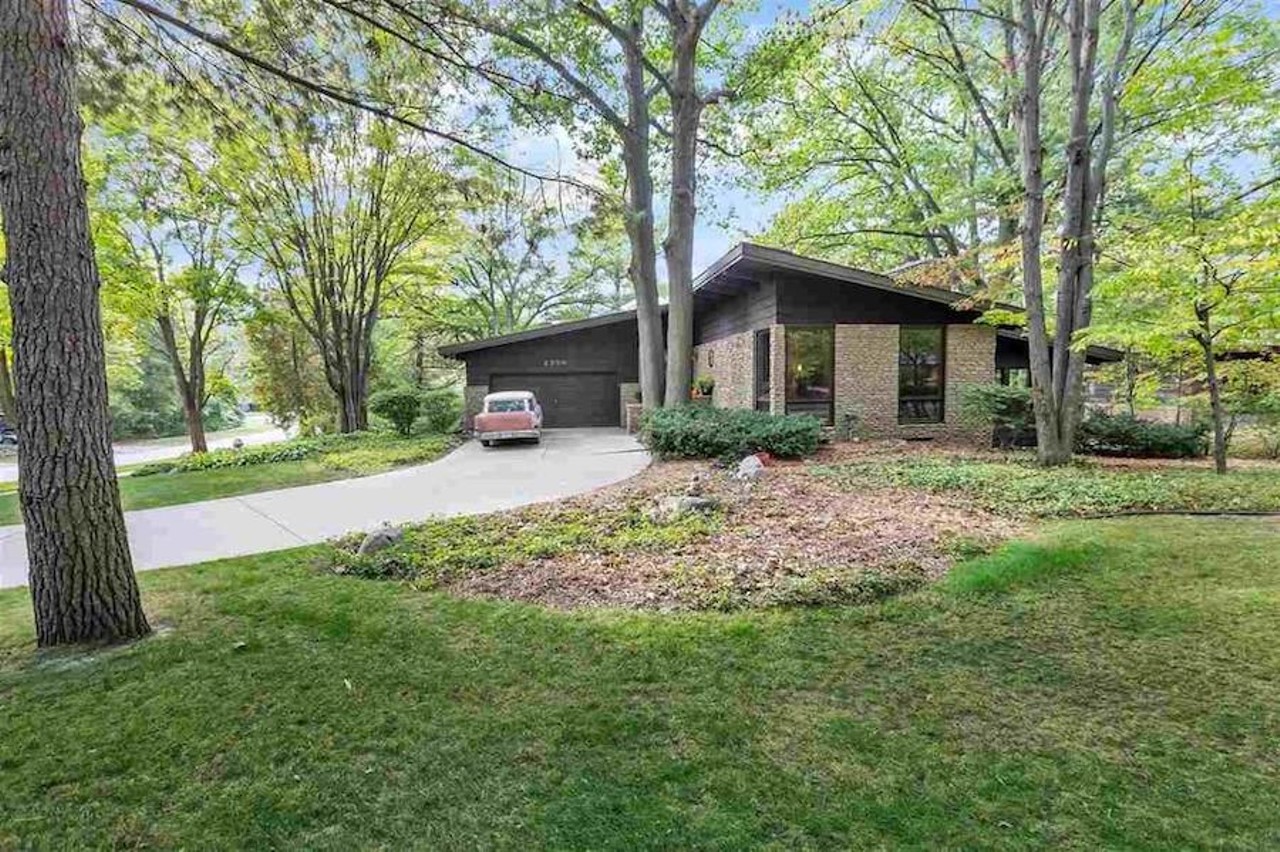 This $319k Michigan mid-century modern cutie puts the 'fun' in functionality