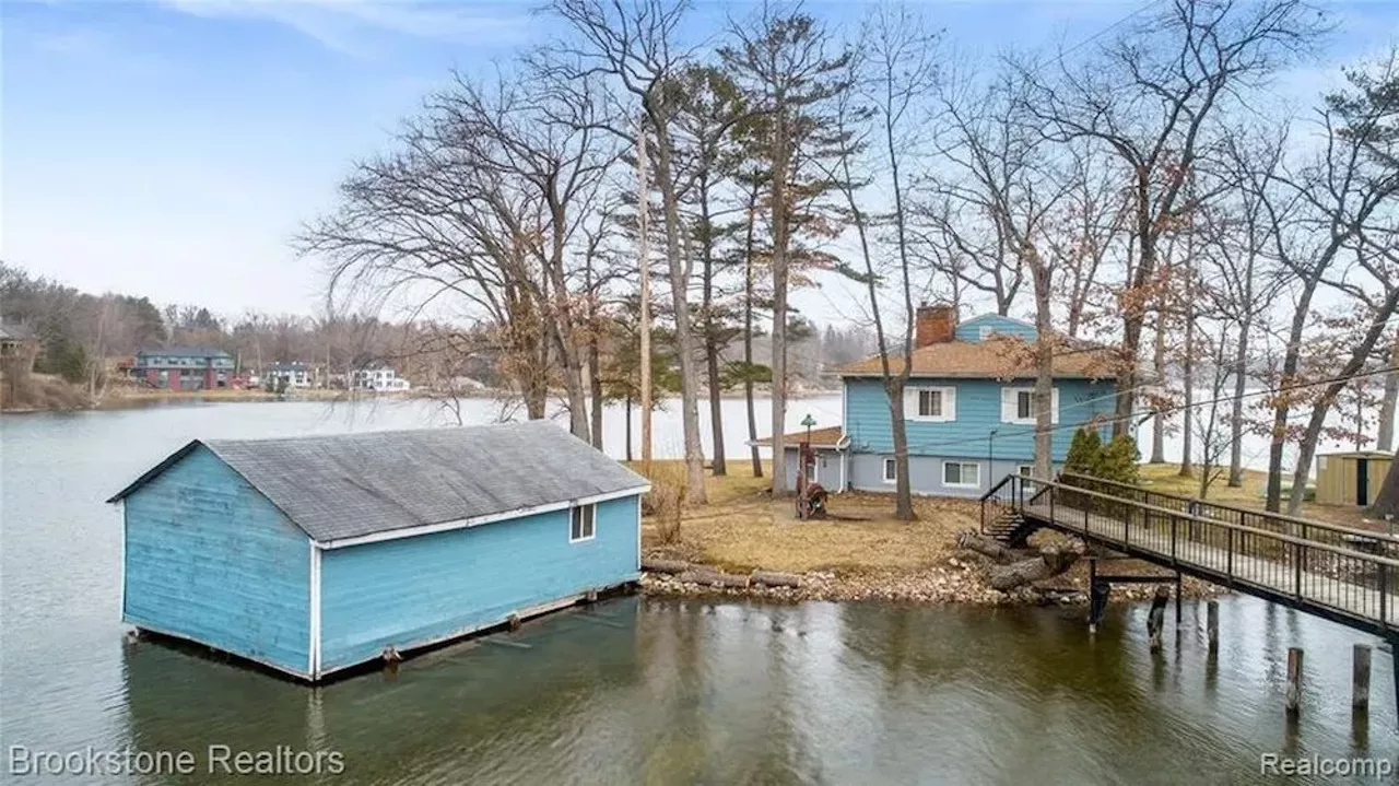 Image: This $460k island house in Leonard has a bridge and Brady Bunch-style kitchen