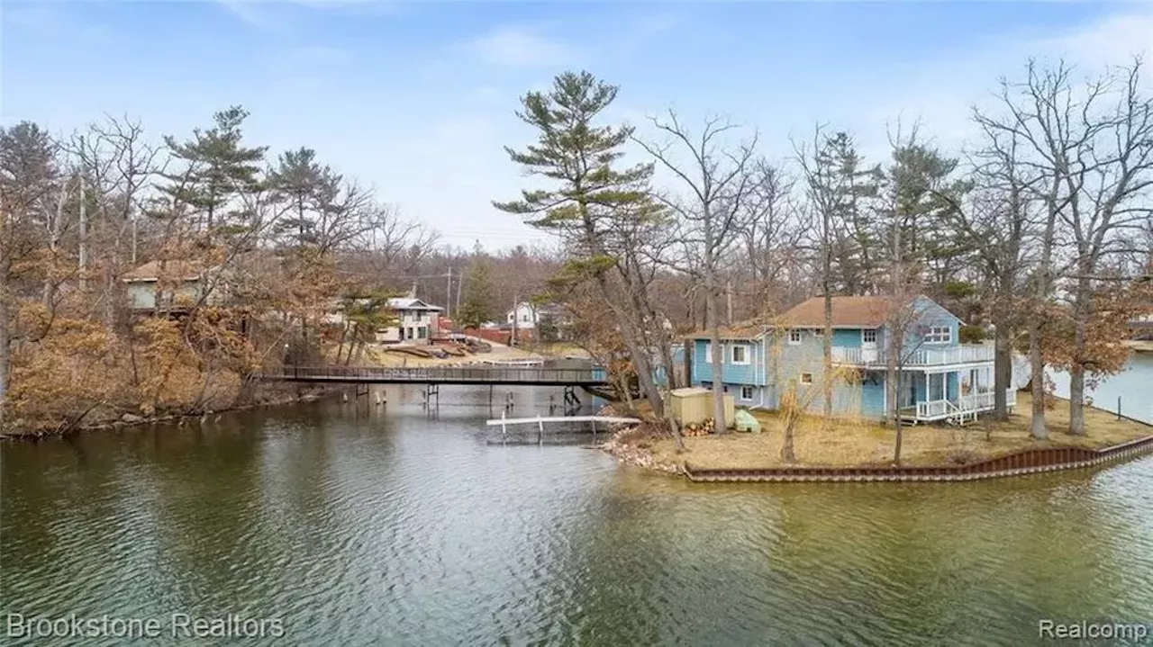 Image: This $460k island house in Leonard has a bridge and Brady Bunch-style kitchen