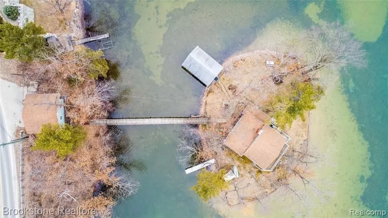Image: This $460k island house in Leonard has a bridge and Brady Bunch-style kitchen