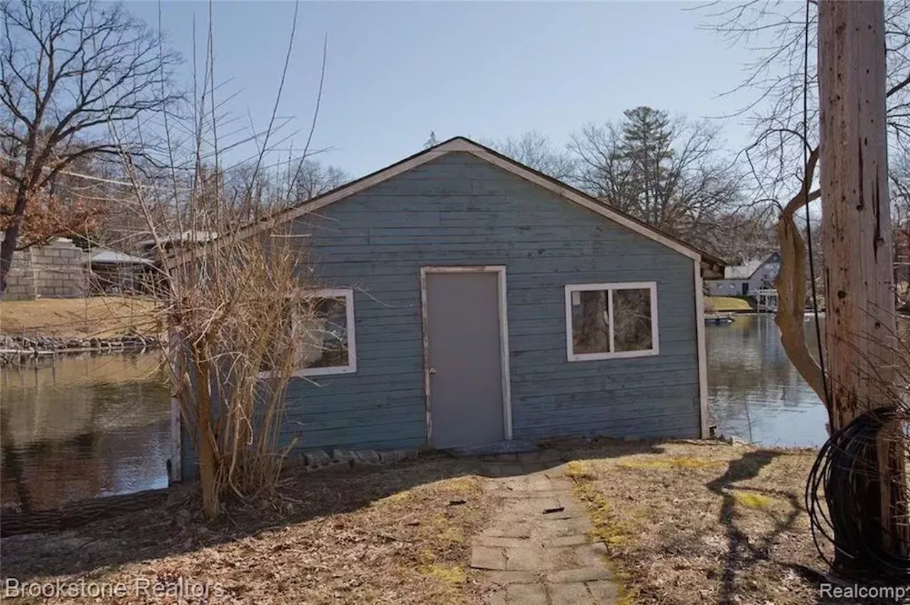 Image: This $460k island house in Leonard has a bridge and Brady Bunch-style kitchen