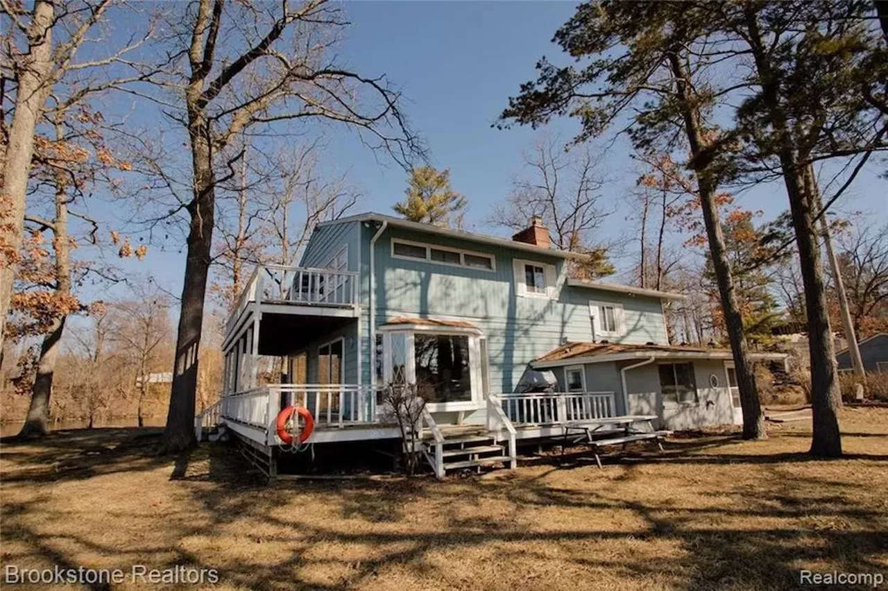 Image: This $460k island house in Leonard has a bridge and Brady Bunch-style kitchen