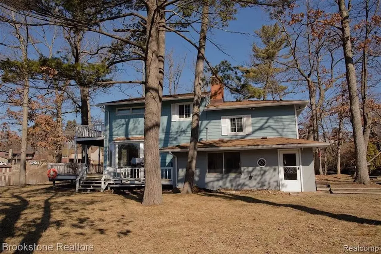 Image: This $460k island house in Leonard has a bridge and Brady Bunch-style kitchen