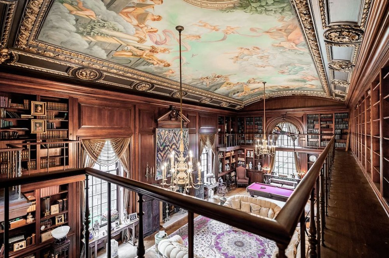 This $4.75 million Grosse Pointe Park mansion is basically an art museum complete with hand-painted ceiling murals &#151;&nbsp;let's take a tour