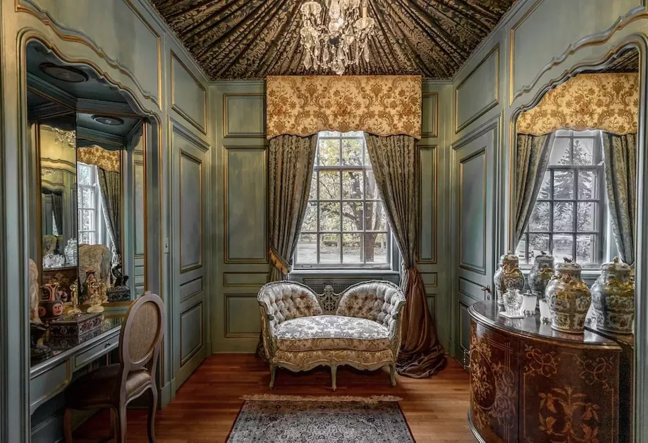 Image: This $4.75 million Grosse Pointe Park mansion is basically an art museum complete with hand-painted ceiling murals &#151;&nbsp;let's take a tour