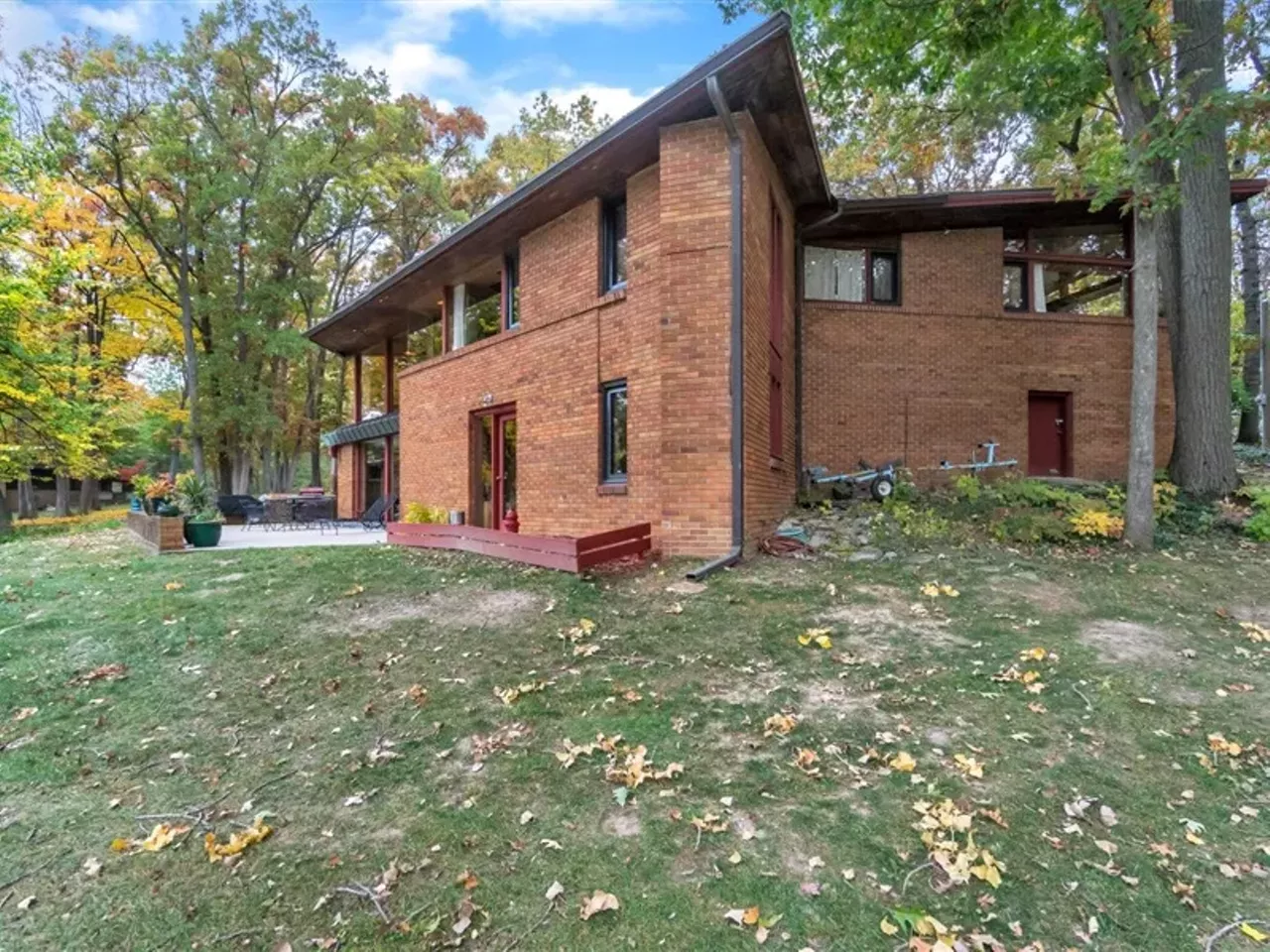 Image: This $499k mid-century home in Grand Blanc was made without right angles &#151;&nbsp;let's take a tour