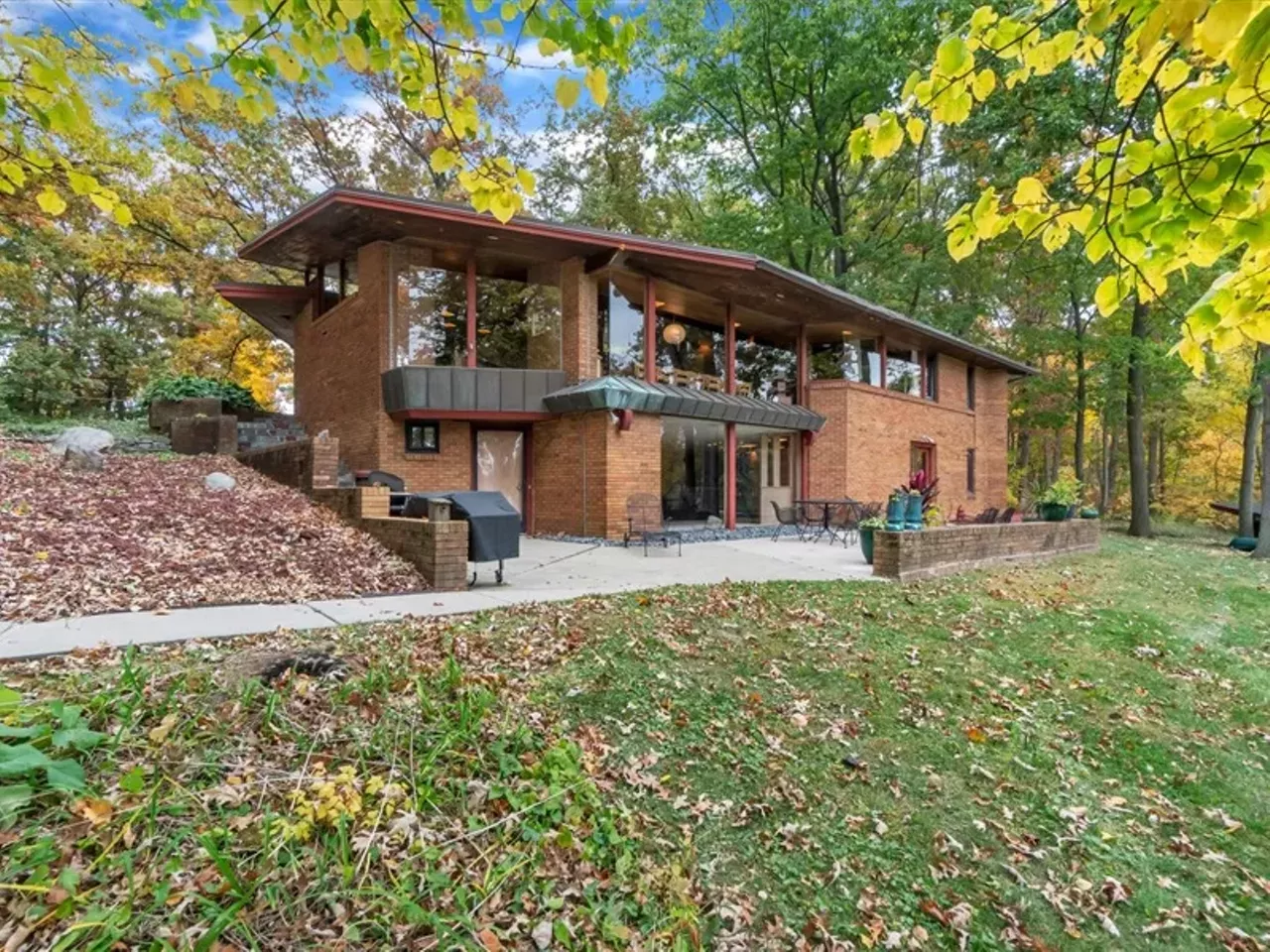 Image: This $499k mid-century home in Grand Blanc was made without right angles &#151;&nbsp;let's take a tour