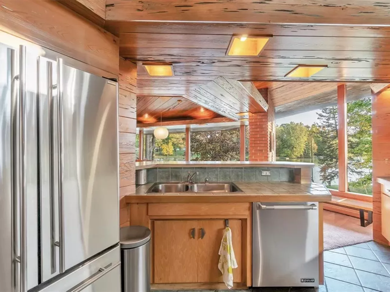 Image: This $499k mid-century home in Grand Blanc was made without right angles &#151;&nbsp;let's take a tour
