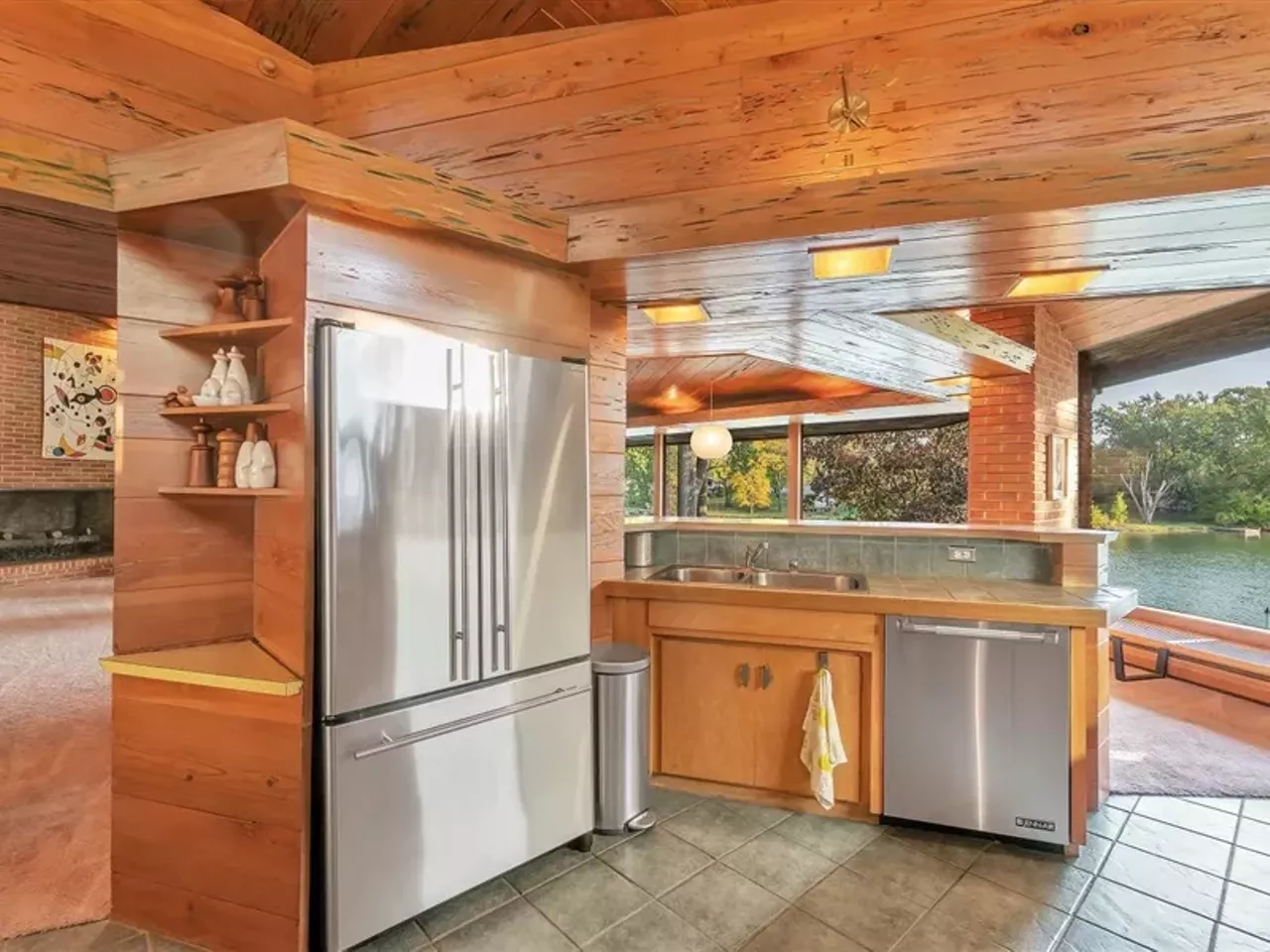 Image: This $499k mid-century home in Grand Blanc was made without right angles &#151;&nbsp;let's take a tour