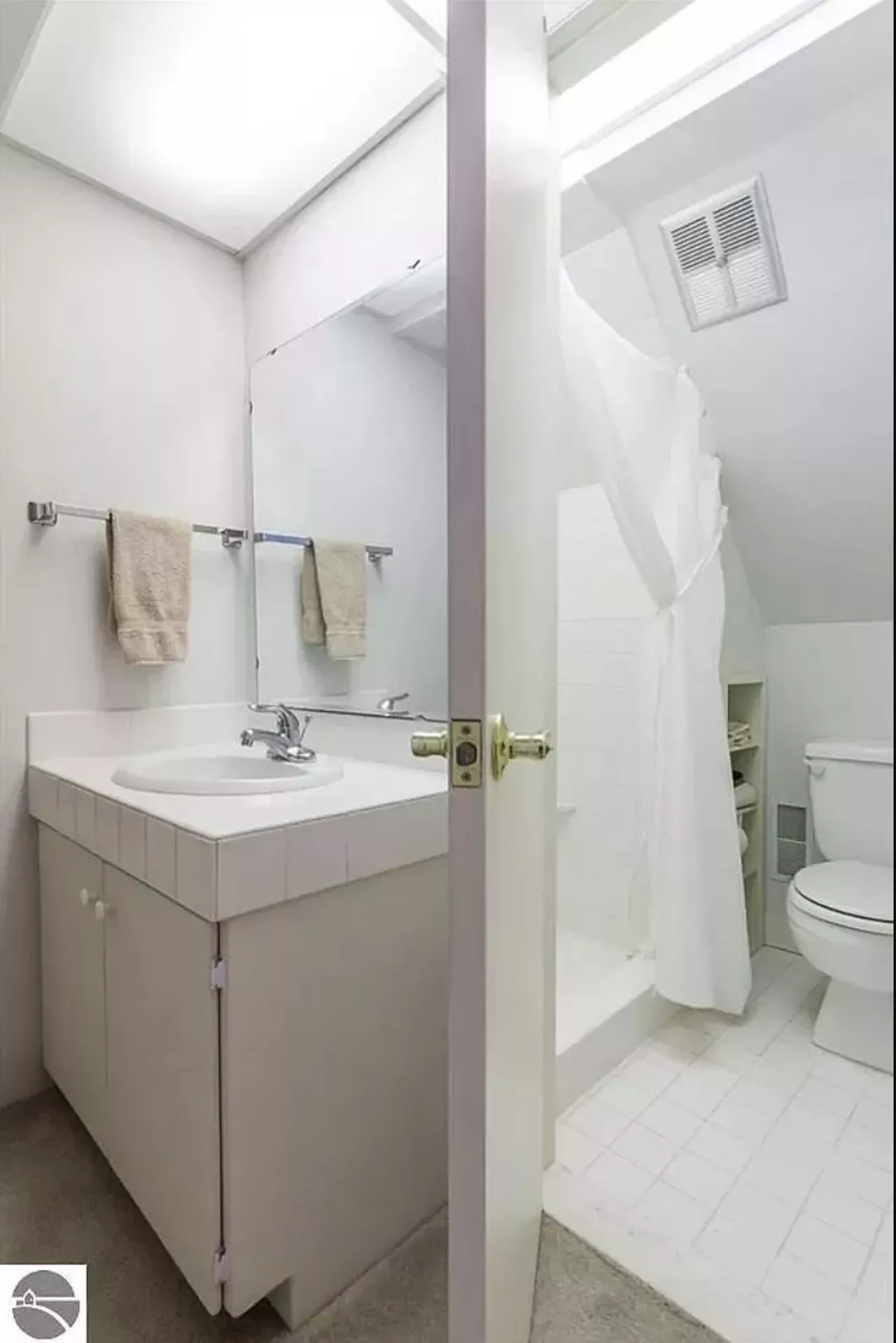 Image: This $750k Northern Michigan house is an architectural labyrinth &#151;&nbsp;let's take a tour