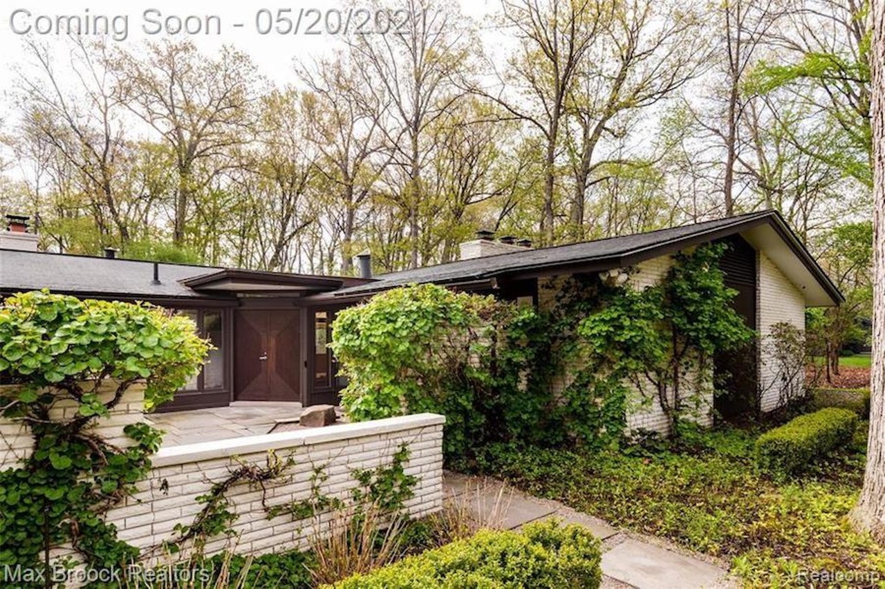 This $979k Mid-Century Modern ranch in Bloomfield Hills is a stunner