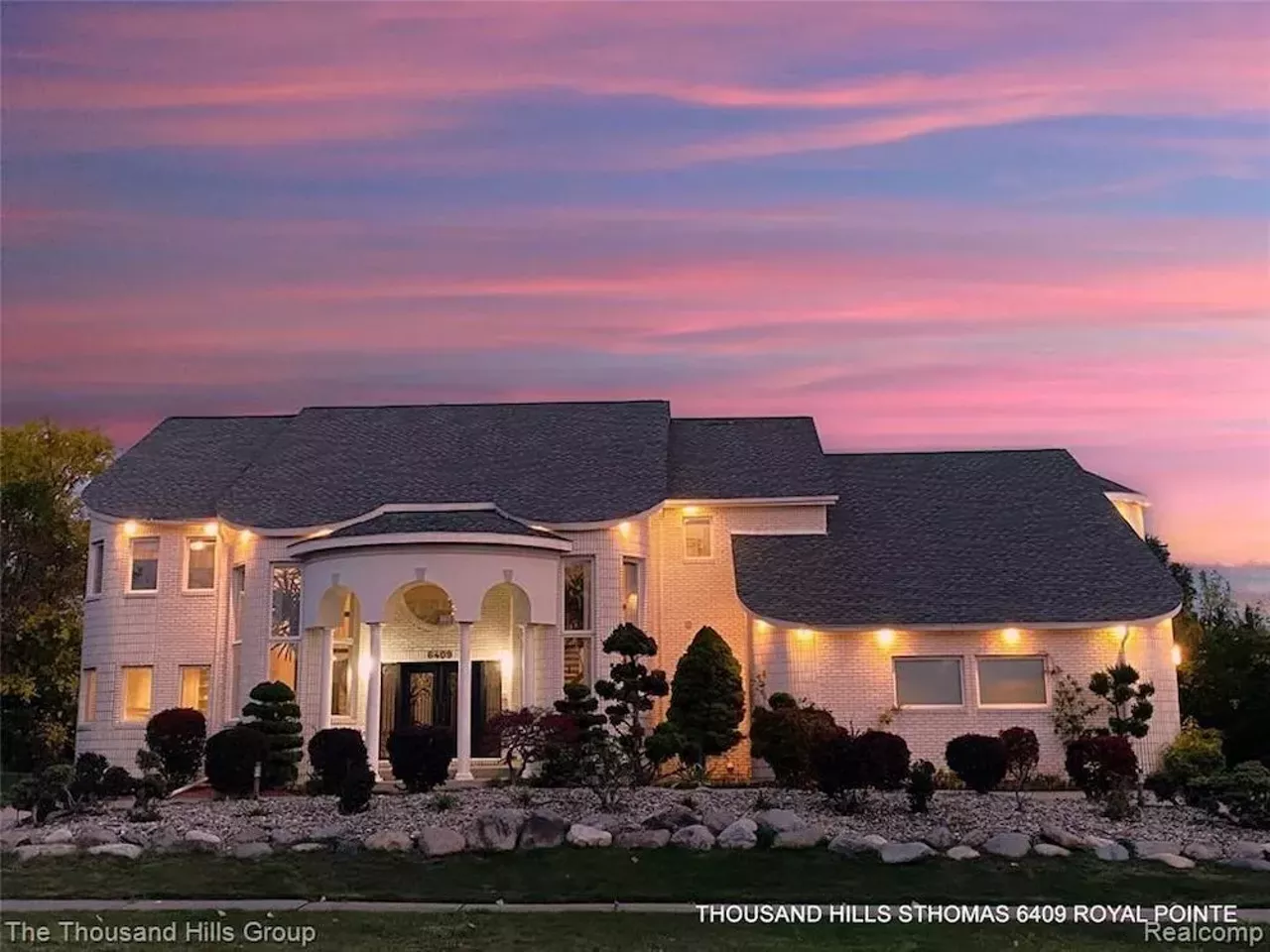 Image: This $979k West Bloomfield estate has '90s mall vibes &#151;&nbsp; and it has built-in aquariums
