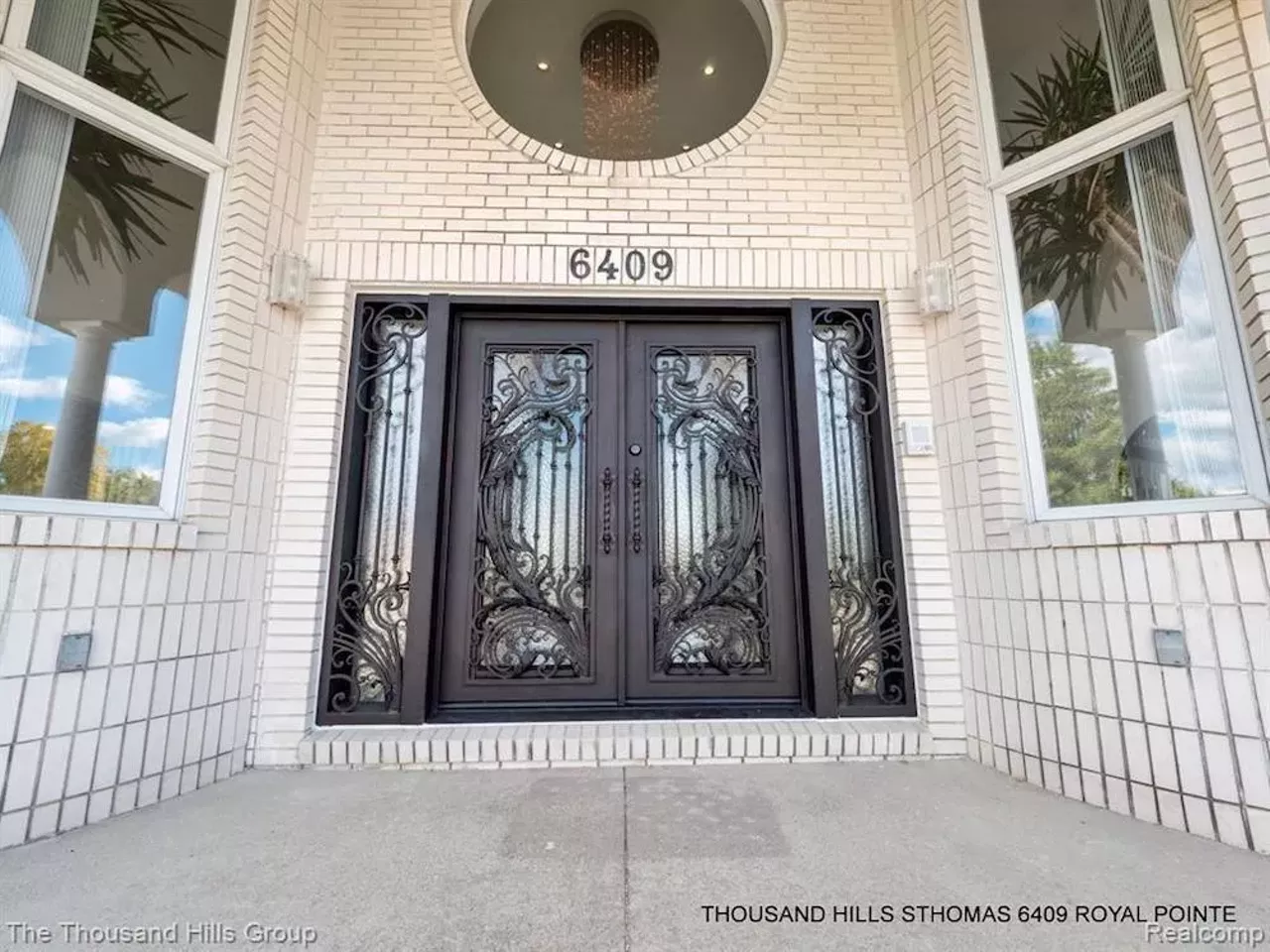 Image: This $979k West Bloomfield estate has '90s mall vibes &#151;&nbsp; and it has built-in aquariums