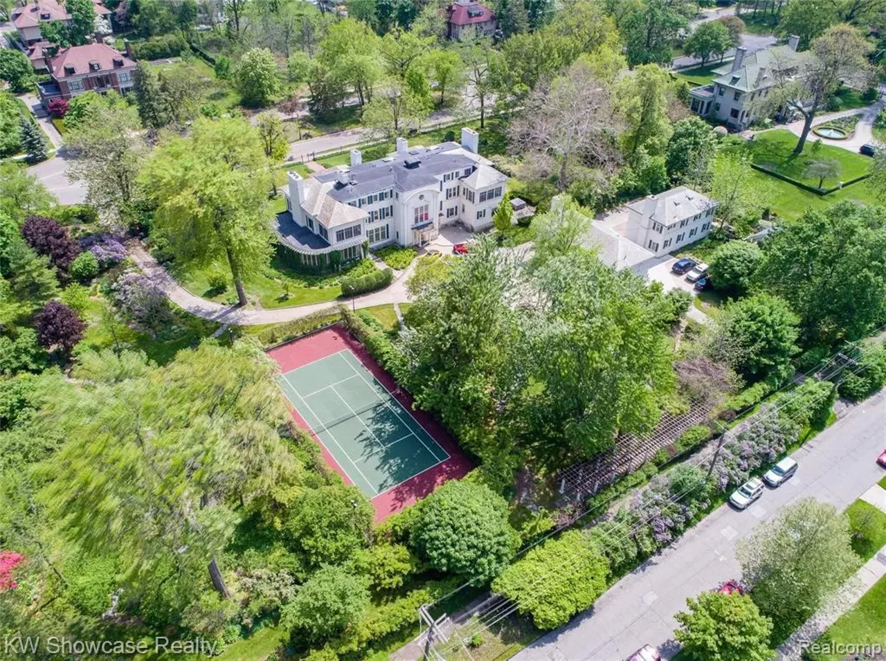 Image: This Detroit mansion has a massive bank vault hidden in it [PHOTOS]