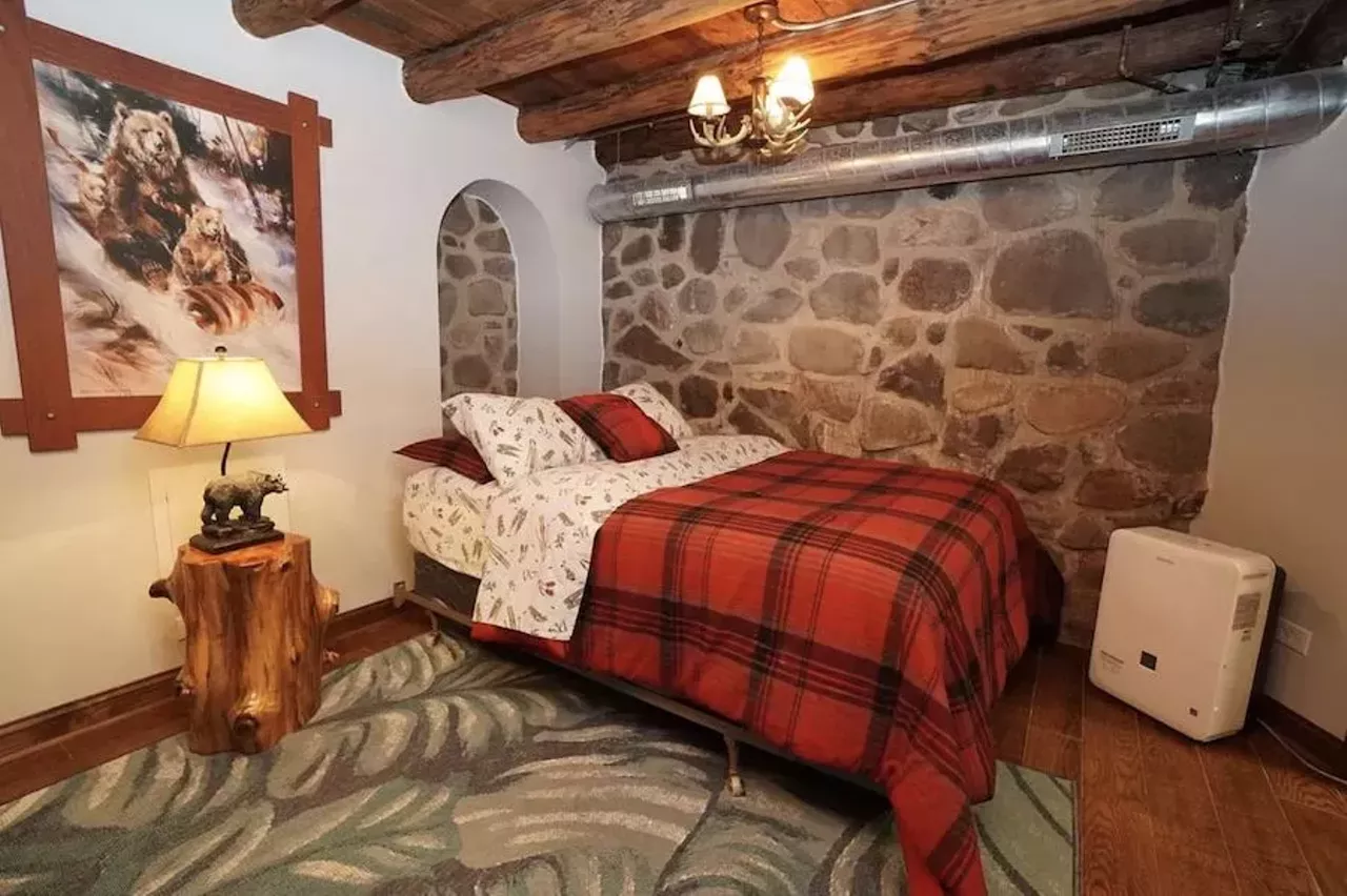 Image: This insane $649k log cabin in Michigan's U.P. is a wood-lover's dream &#151;&nbsp;let's take a tour