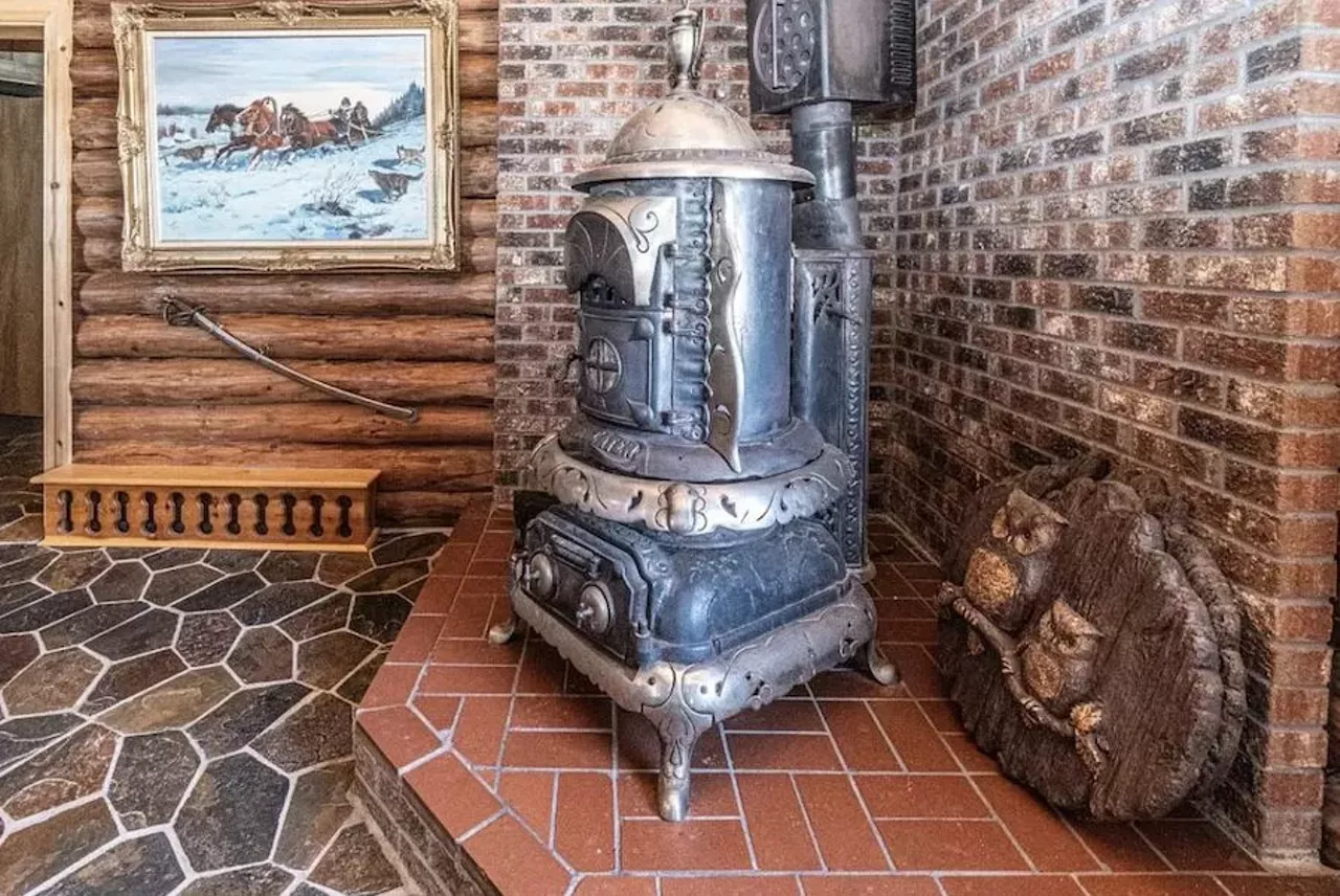 Image: This insane $649k log cabin in Michigan's U.P. is a wood-lover's dream &#151;&nbsp;let's take a tour